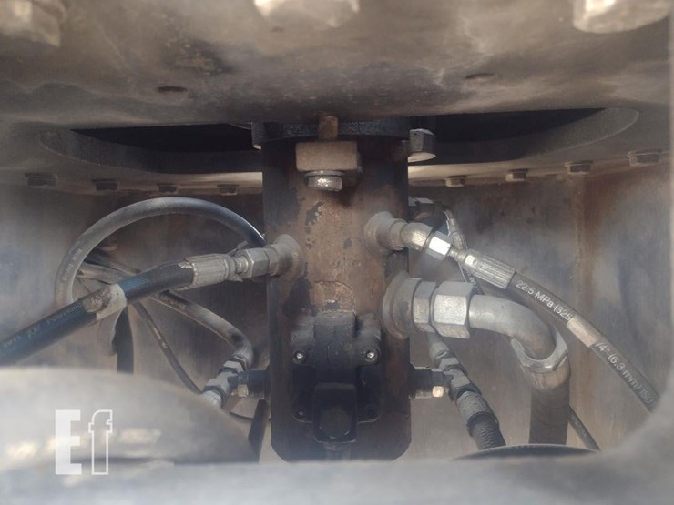 2013-jlg-800s-image-17