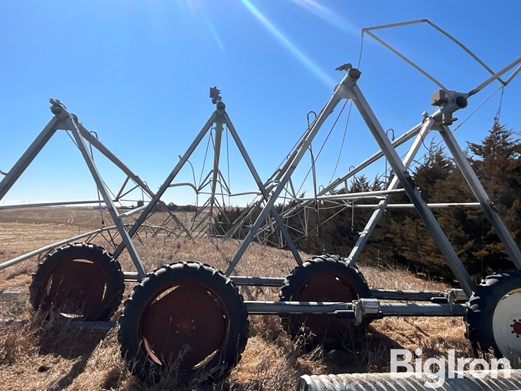 reinke-center-pivot-w/pipe-drops-sprinkler-image-14