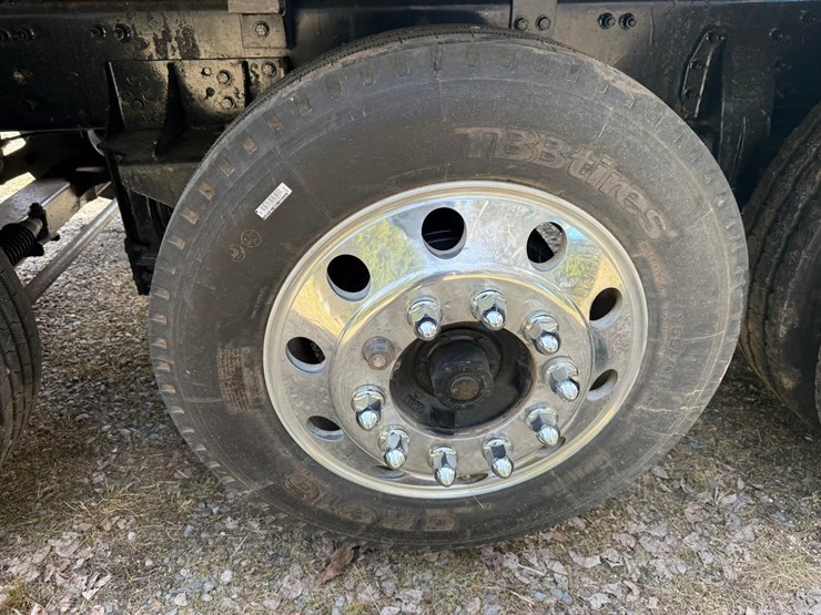 2015-peterbilt-579-image-69