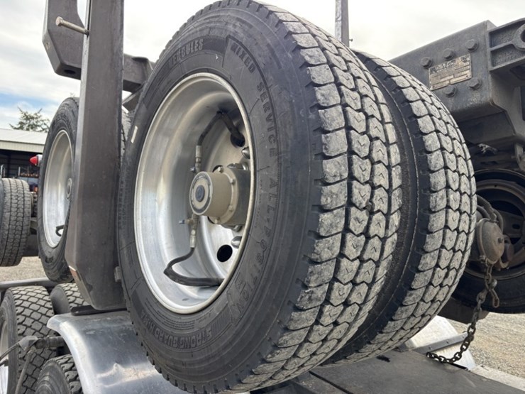 2022-peterbilt-567-image-49