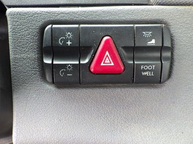 2012-freightliner-cascadia-125-image-91