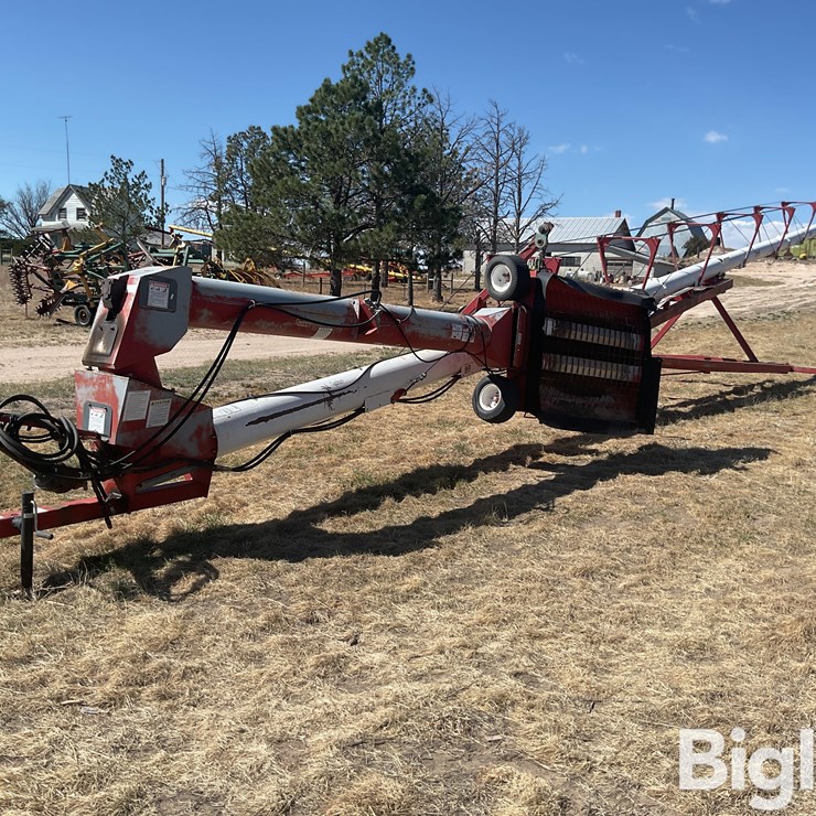 Feterl 12” Diameter Auger W/Swing Away