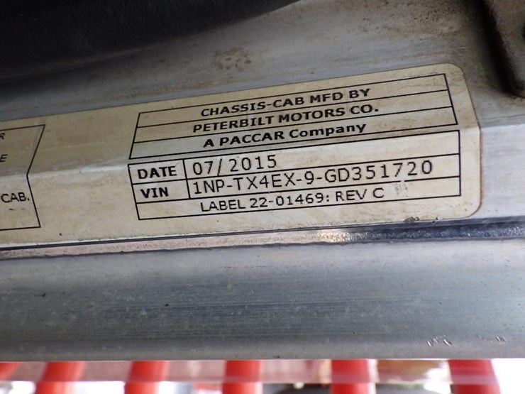 2016-peterbilt-3-axle-logging-truck-image-101