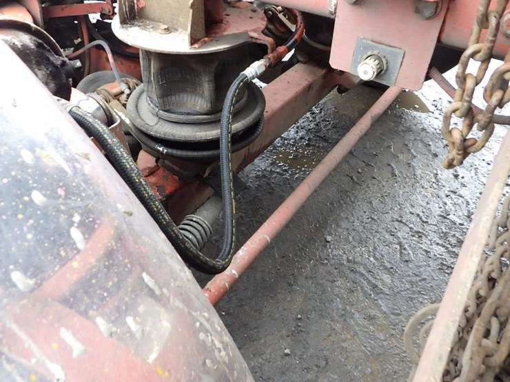 2016-peterbilt-3-axle-logging-truck-image-39