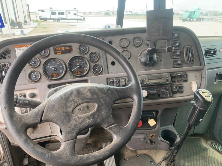2013-peterbilt-367-image-15