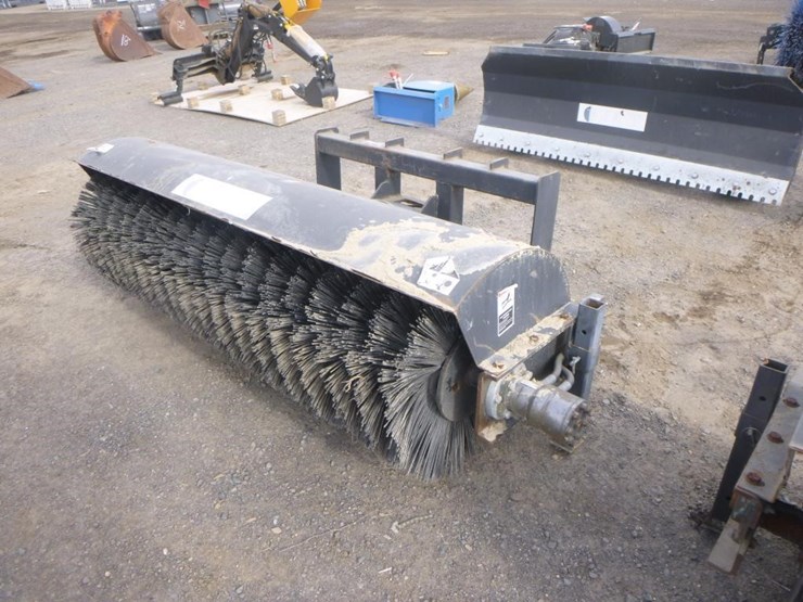 jct-72"-skid-steer-angle-broom-image-1