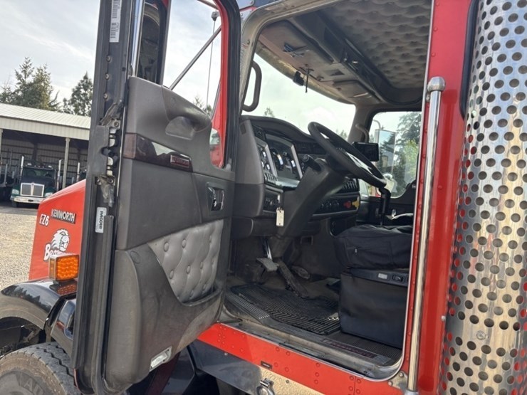 2013-kenworth-t800-image-28