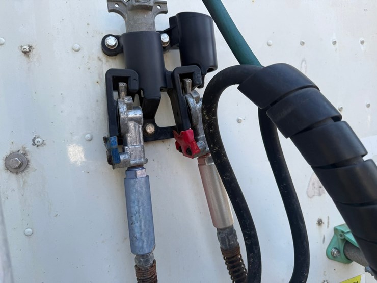 #1262-•-2004-international-9400i-6x4-sleeper-cab-truck-tractor-image-34