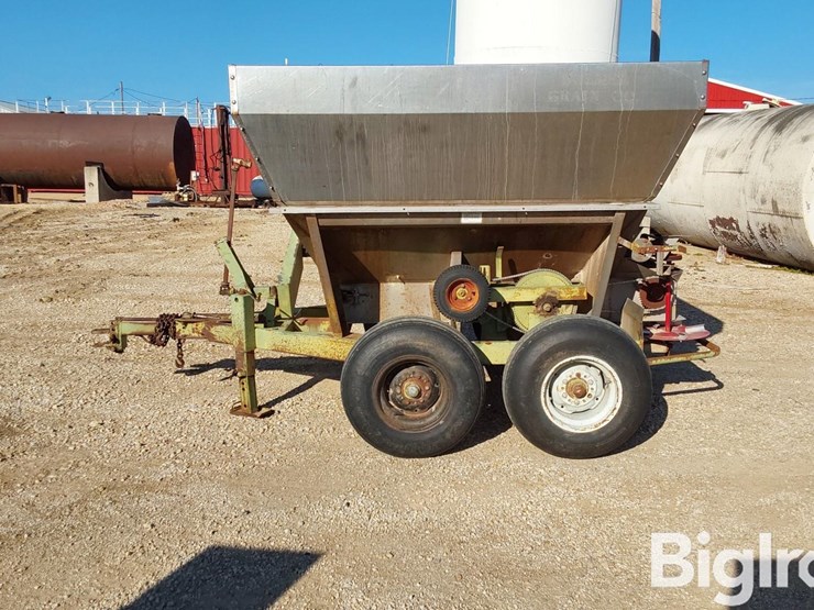 tyler-t/a-pull-type-fertilizer-spreader-image-8