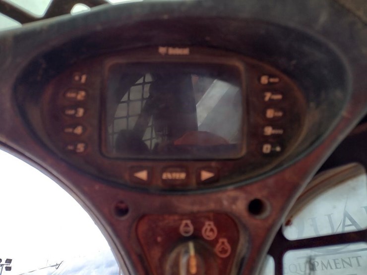 2013-bobcat-t770-image-8