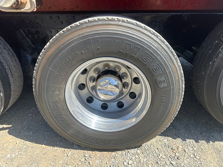 2012-international-7600-image-58