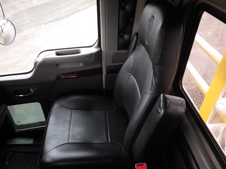 2016-kenworth-w900-image-106