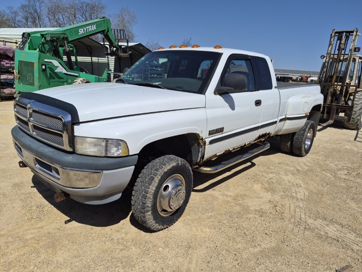 1999-dodge-ram-3500-image-1