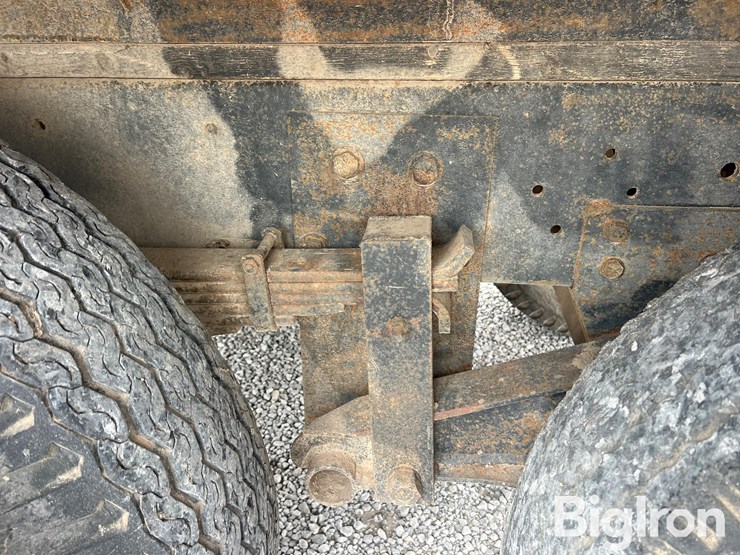 1977-ford-800-image-12