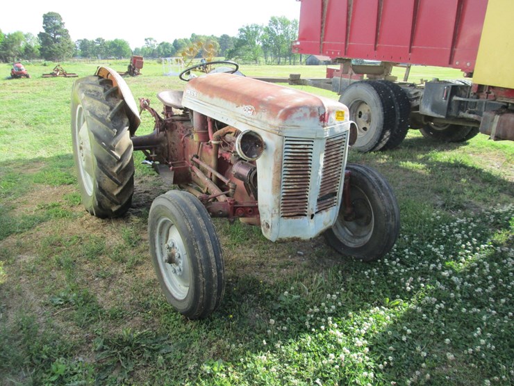 1950-ford-tractor-image-2