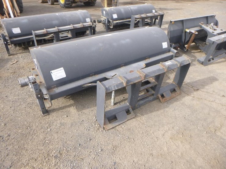 jct-72"-skid-steer-angle-broom-image-4