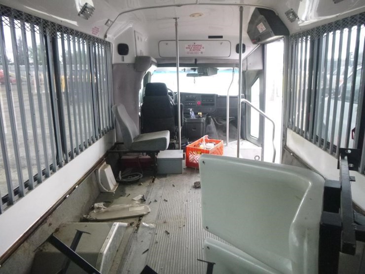 2009-chevrolet-3500-image-15