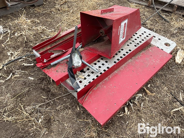 dmc-gravity-flow-grain-spreader-image-3