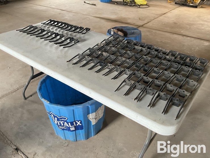 rake-up,-macdon-poly-pickup-header-teeth-image-1