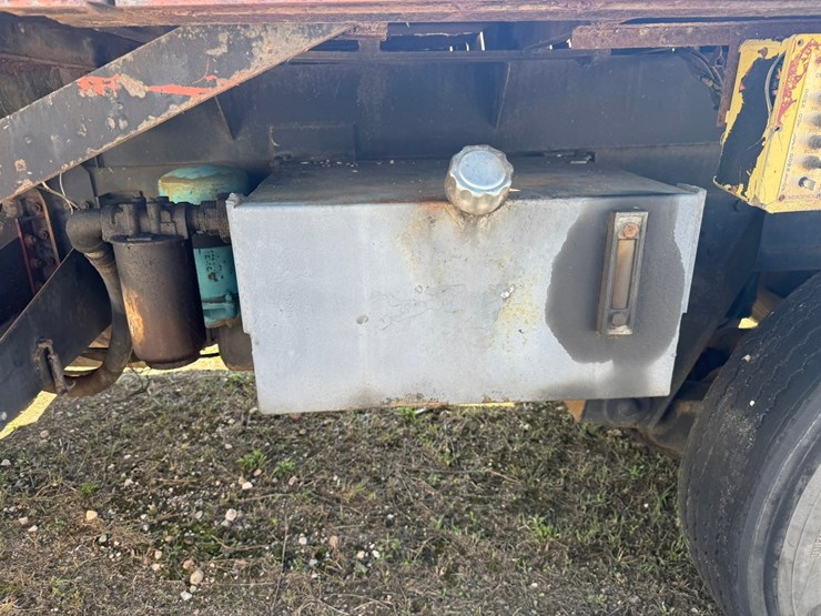 #1119-•-1990-international-navistar-paystar-5000-26'-flat-bed-truck-image-24