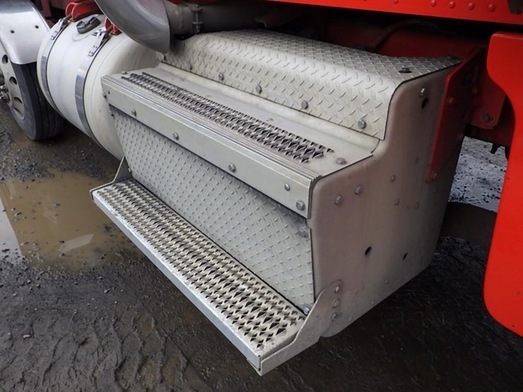 2016-peterbilt-3-axle-logging-truck-image-49