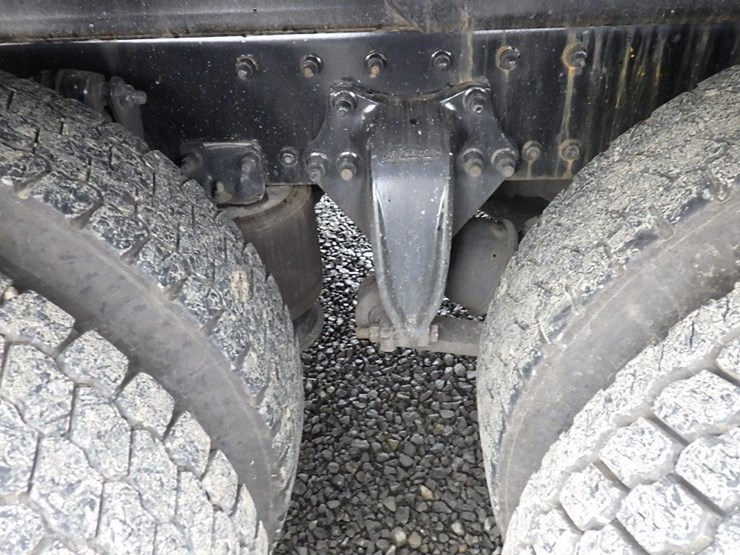 2012-freightliner-cascadia-125-image-12