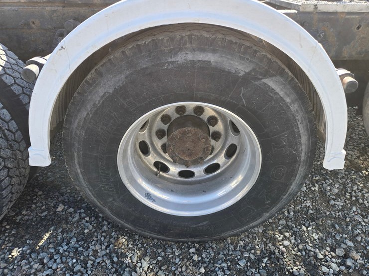 2013-peterbilt-386-image-73