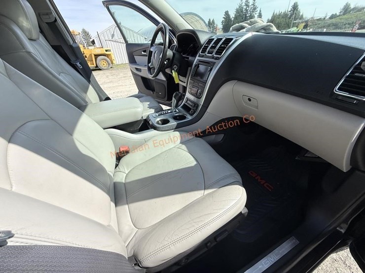 2016-gmc-acadia-slt-image-32