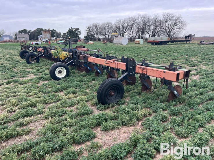 16r30-strip-tiller-image-1