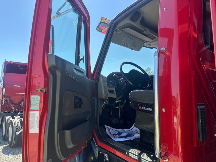 2012-international-7600-image-20