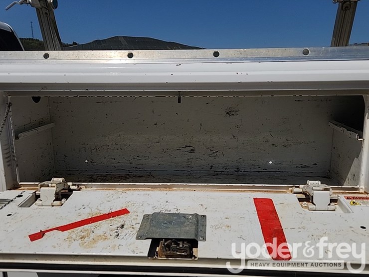 2016-chevrolet-silverado-3500hd-image-22