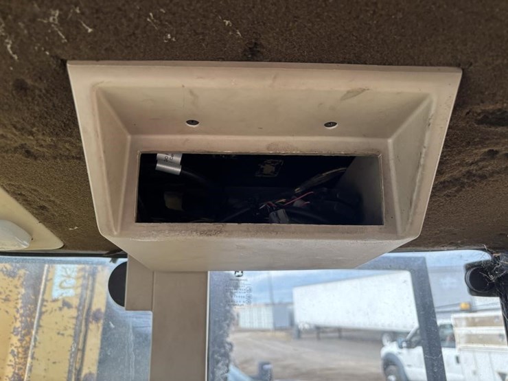 2001-john-deere-6410-image-48