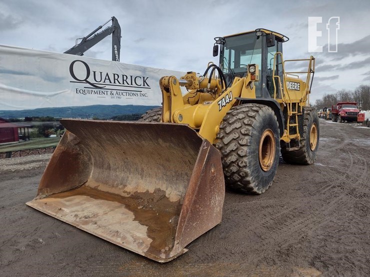 2003-deere-744j-image-30