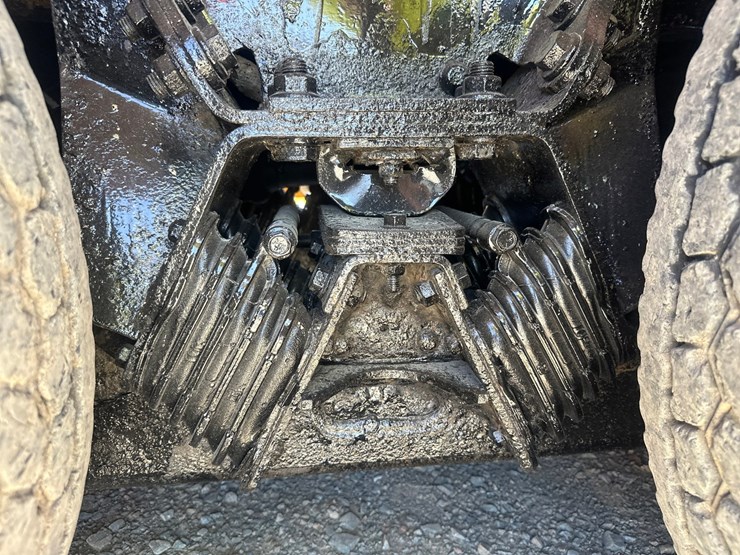 2012-international-7600-image-50