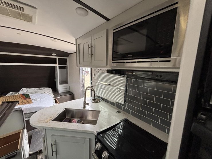 2020-premier-bl19fbpr20-travel-trailer-image-39