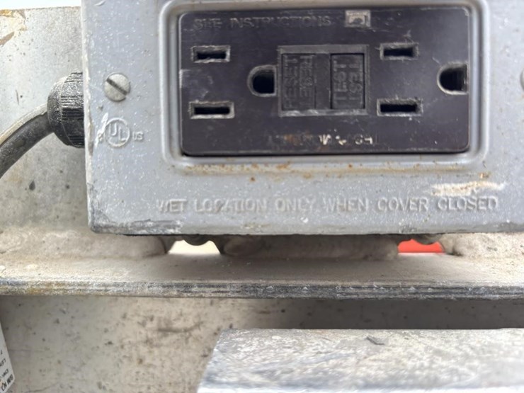 2005-jlg-1930es-image-8