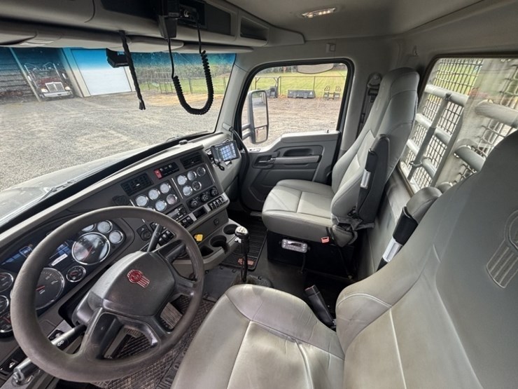 2019-kenworth-t880-image-31