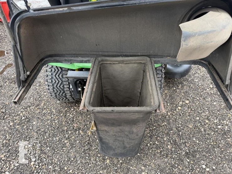 2017-john-deere-x738-image-22