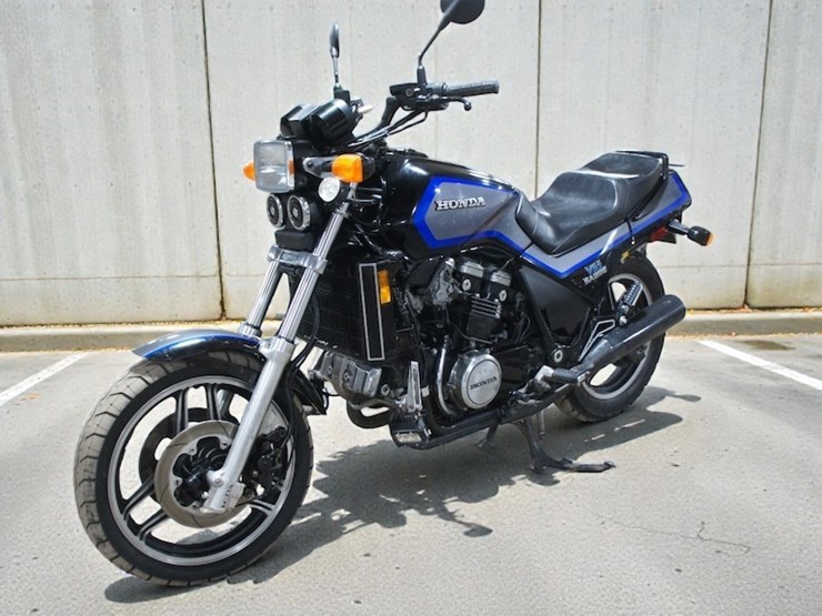 1985-honda-v65-sabre-vf1100-motorcycle-image-5