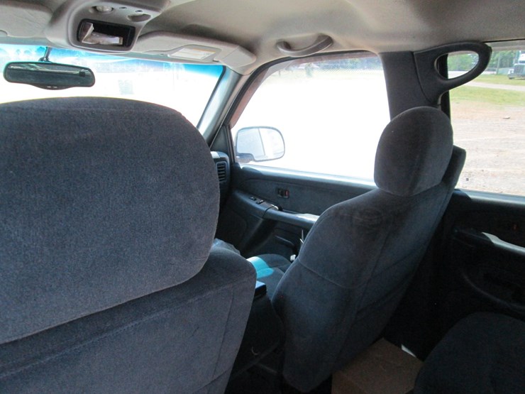 2001-chevrolet-3500-image-28