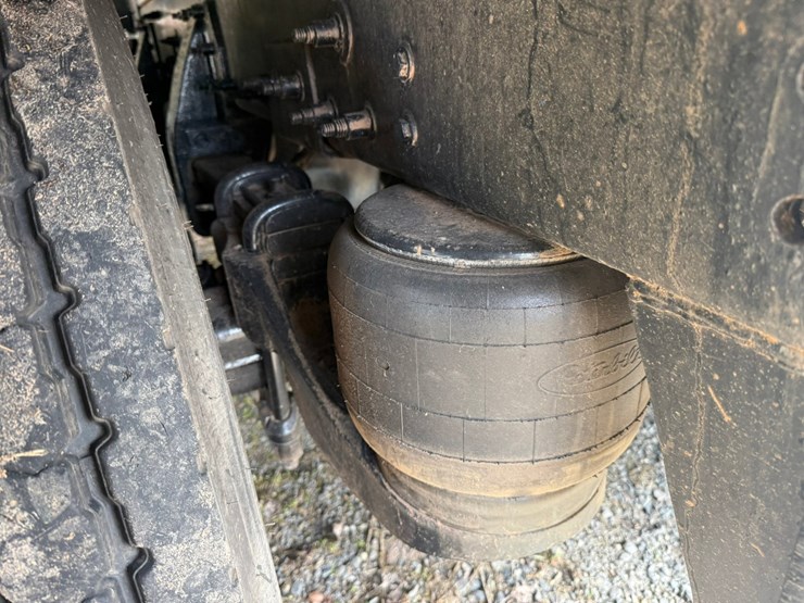 2015-peterbilt-579-image-33