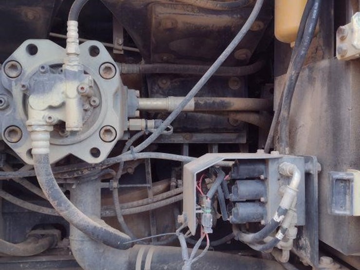 2015-case-cx250c-image-28