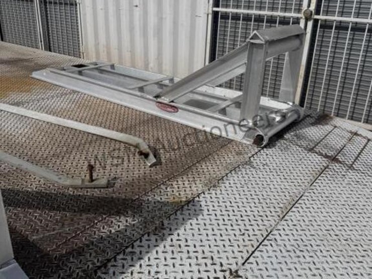 2010-f/b-trailer-image-13