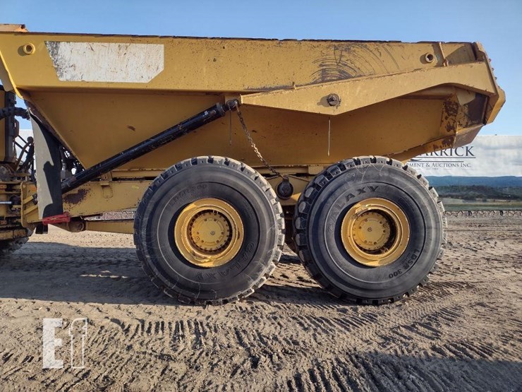 2019-caterpillar-745-image-14