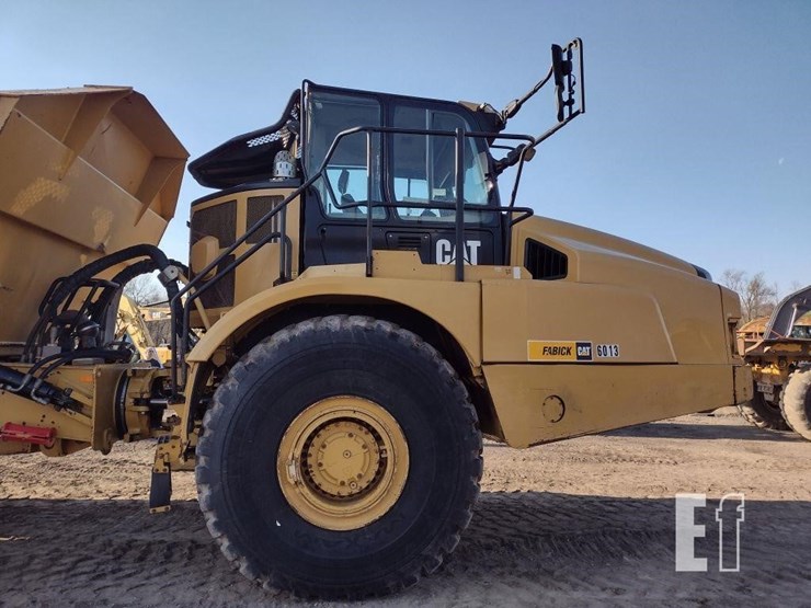 2019-caterpillar-745-image-28