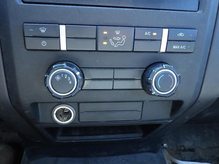 2012-ford-f150-image-28