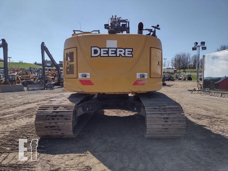 2014-deere-245g-lc-image-4