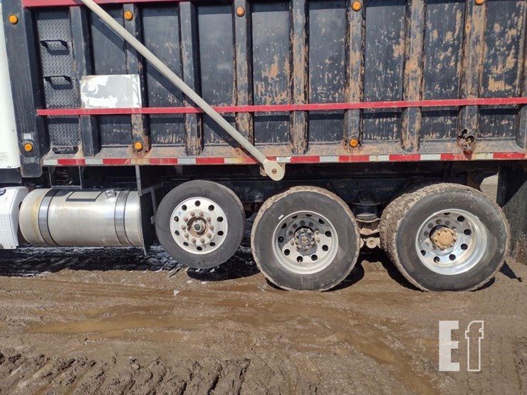 2012-freightliner-122sd-image-33