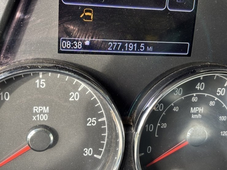 2022-peterbilt-567-image-41