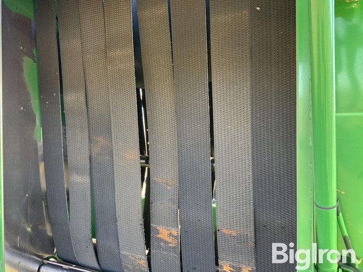 2010-john-deere-568-image-11